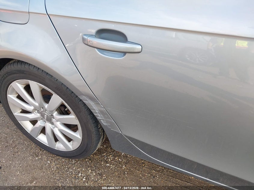 2010 Audi A4 2.0T Premium VIN: WAUWFAFL3AA070133 Lot: 44867477