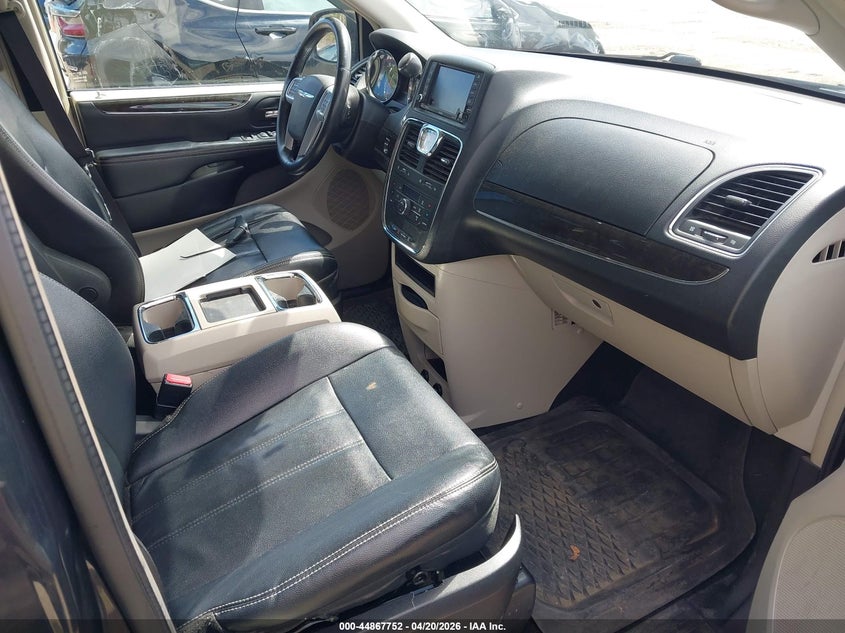 2013 Chrysler Town & Country Touring