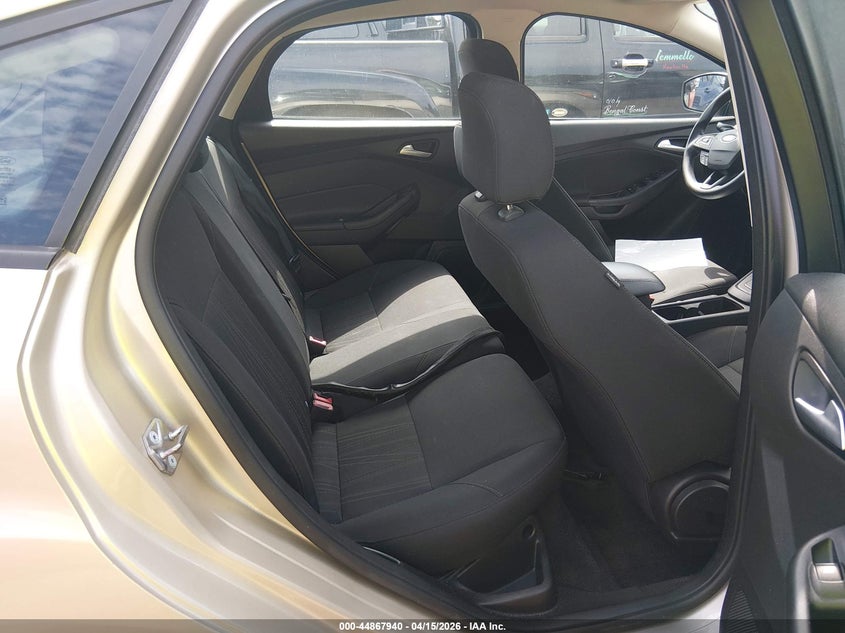 2017 Ford Focus Se VIN: 1FADP3K24HL250676 Lot: 44867940