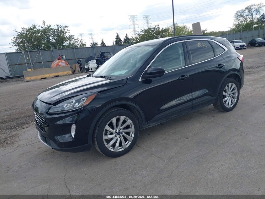 1FMCU9J93NUA07023 2022 Ford Escape Titanium photo 1