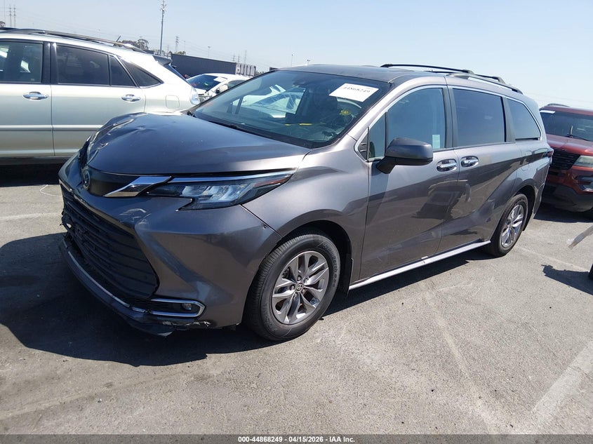 2023 Toyota Sienna Xle