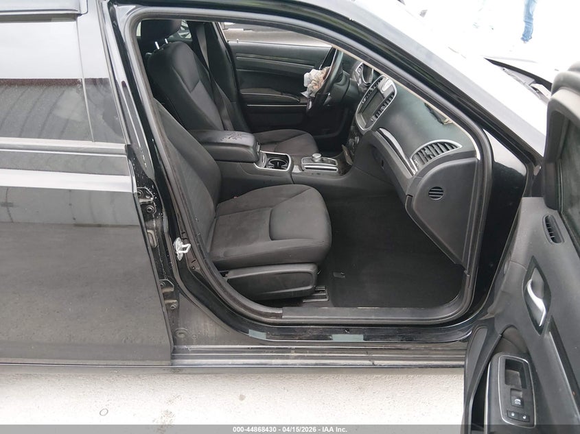 2019 Chrysler 300 3.6 Touring black Lot 111044868430 Vin 2C3CCAAG1KH663926