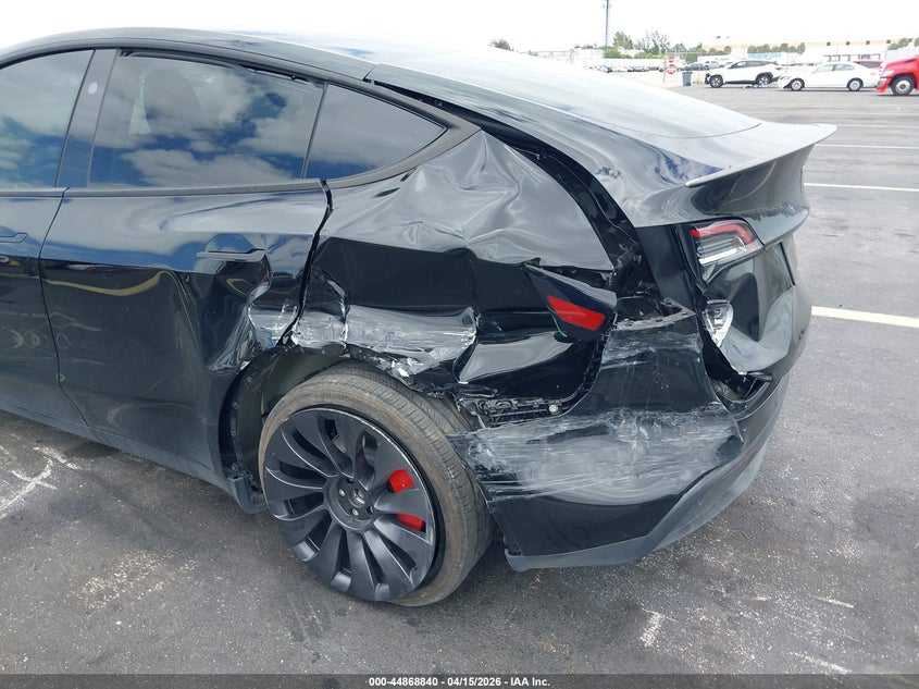 2024 Tesla Model y Performance Dual Motor All-Wheel Drive black Lot 111044868840 Vin 7SAYGDEF9RA285105