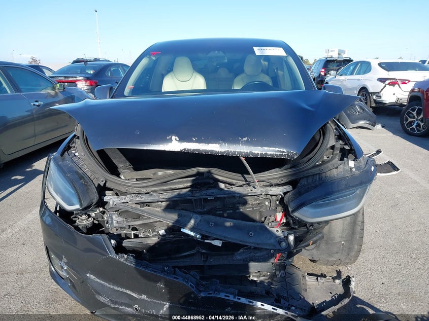 2018 Tesla Model X 100D/75D/P100D VIN: 5YJXCAE21JF087674 Lot: 44868952