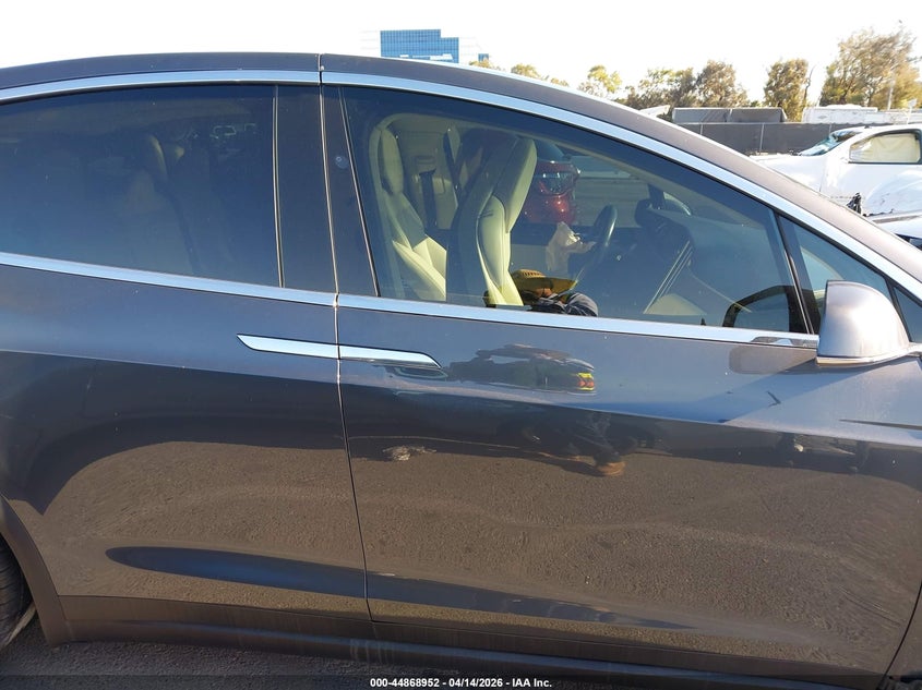 2018 Tesla Model X 100D/75D/P100D VIN: 5YJXCAE21JF087674 Lot: 44868952