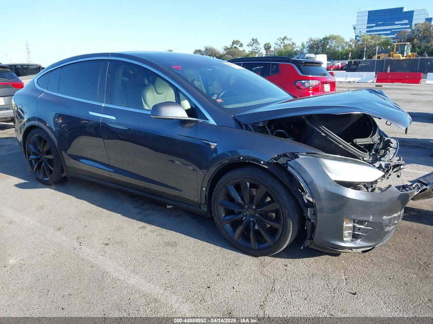 TESLA MODEL X 2018. Lot# 44868952. VIN 5YJXCAE21JF087674. Photo 1