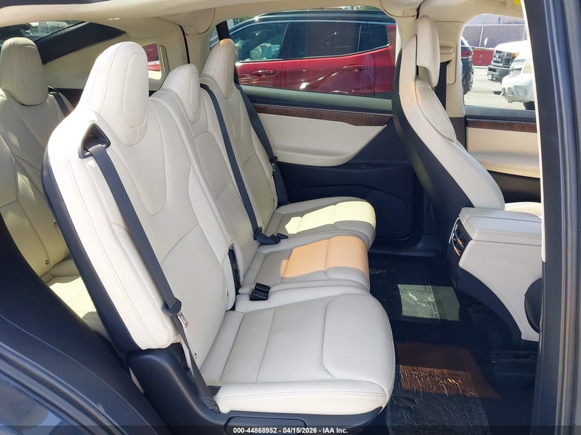 2018 Tesla Model X 100D/75D/P100D VIN: 5YJXCAE21JF087674 Lot: 44868952