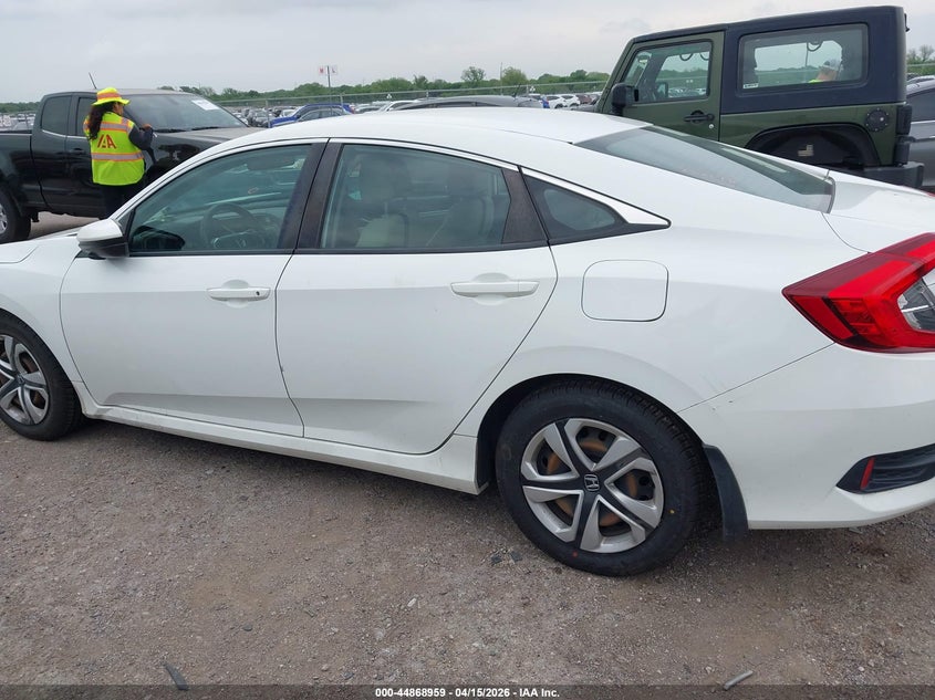 2018 Honda Civic 2.0 Lx white Lot 111044868959 Vin 19XFC2F57JE032968