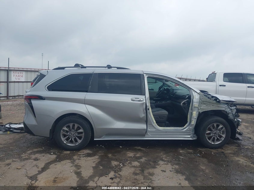 VIN 5TDYRKEC7PS147463 2023 TOYOTA SIENNA XLE