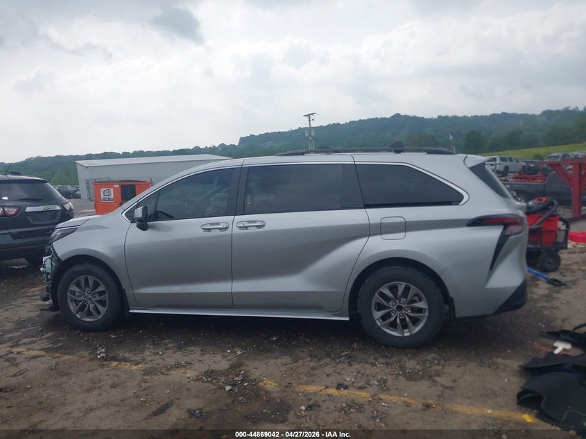 VIN 5TDYRKEC7PS147463 2023 TOYOTA SIENNA XLE
