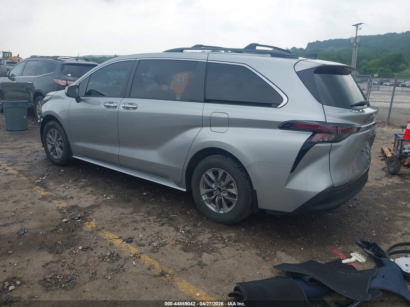 VIN 5TDYRKEC7PS147463 2023 TOYOTA SIENNA XLE