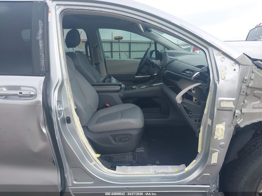 VIN 5TDYRKEC7PS147463 2023 TOYOTA SIENNA XLE