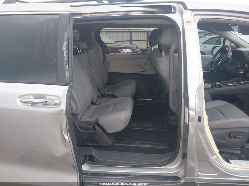 VIN 5TDYRKEC7PS147463 2023 TOYOTA SIENNA XLE