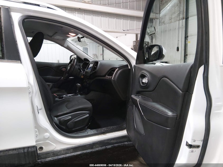 2019 Jeep Cherokee 2.4 Latitude 4X4 white Lot 111044869056 Vin 1C4PJMCB4KD286852