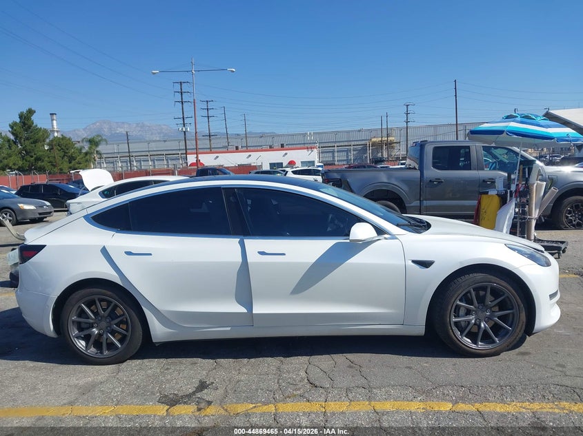 5YJ3E1EB8KF511328 2019 Tesla Model 3 Long Range/performance White