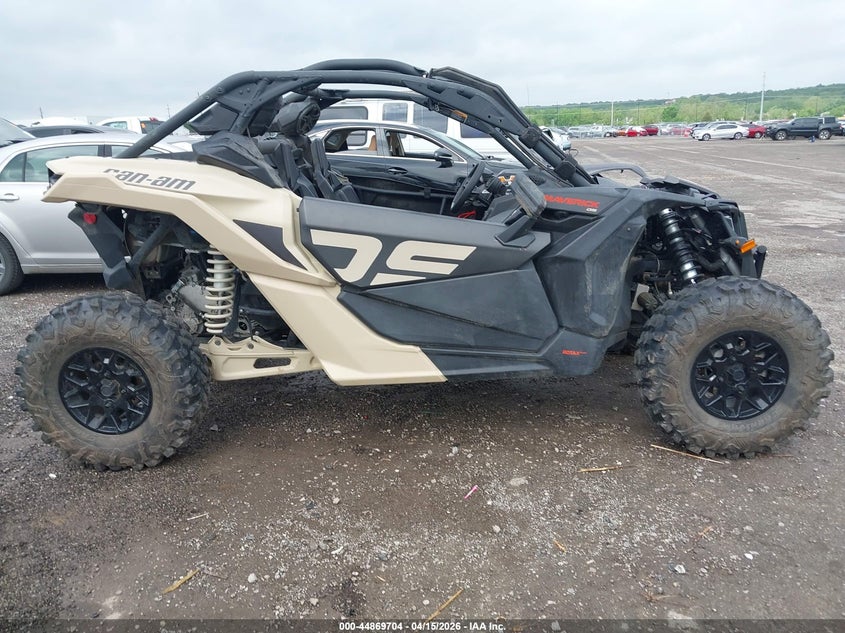 2023 Can-am/ brp Maverick Can-Am Maverick X3 Ds Turbo Rr beige Lot 111044869704 Vin 3JBVGAV25PE000064