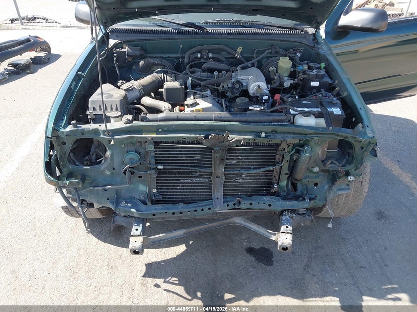 2000 Toyota Tacoma VIN: 5TENL42N4YZ717817 Lot: 44869711
