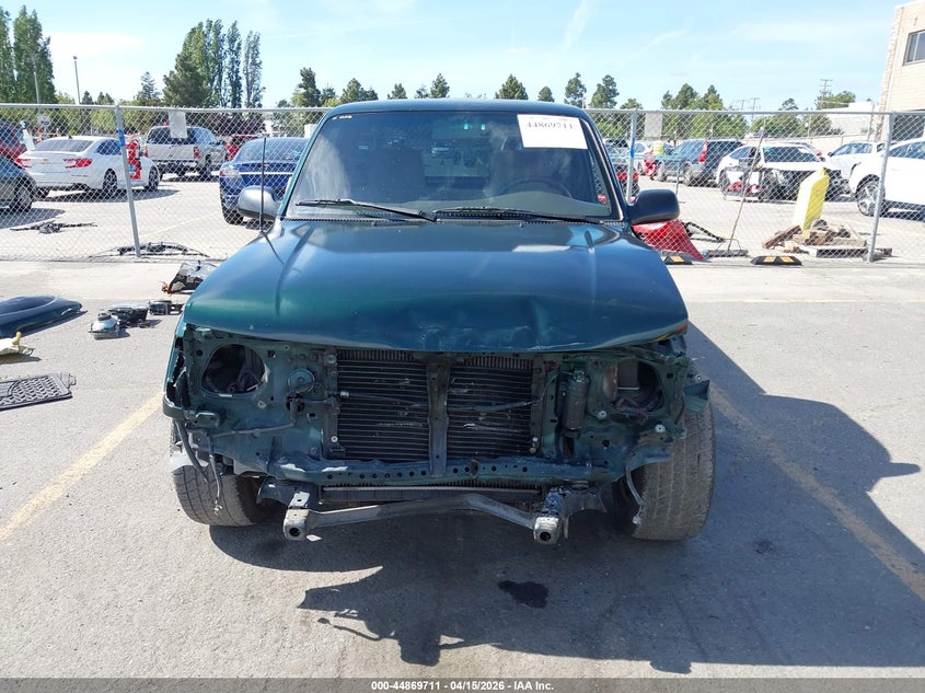 2000 Toyota Tacoma VIN: 5TENL42N4YZ717817 Lot: 44869711