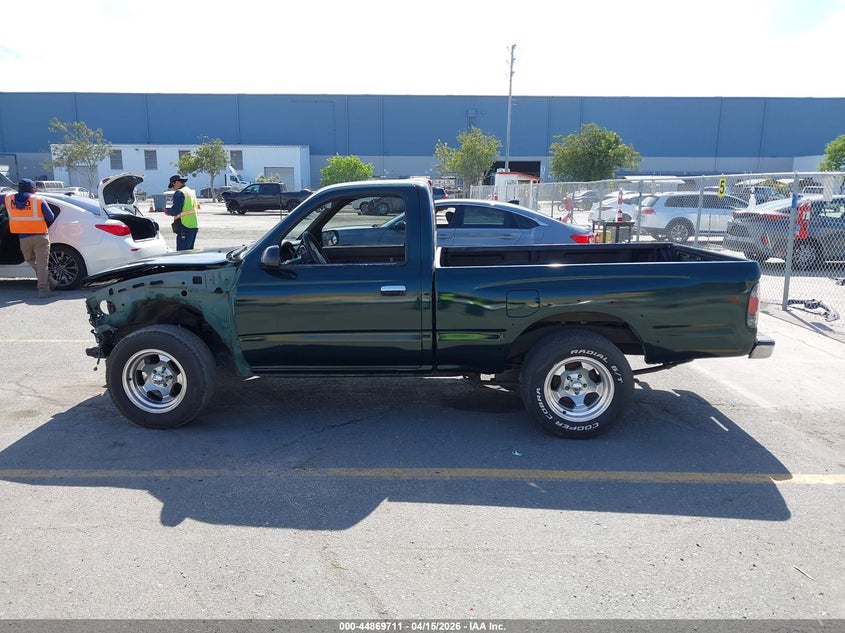 2000 Toyota Tacoma VIN: 5TENL42N4YZ717817 Lot: 44869711