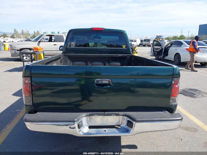 2000 Toyota Tacoma VIN: 5TENL42N4YZ717817 Lot: 44869711