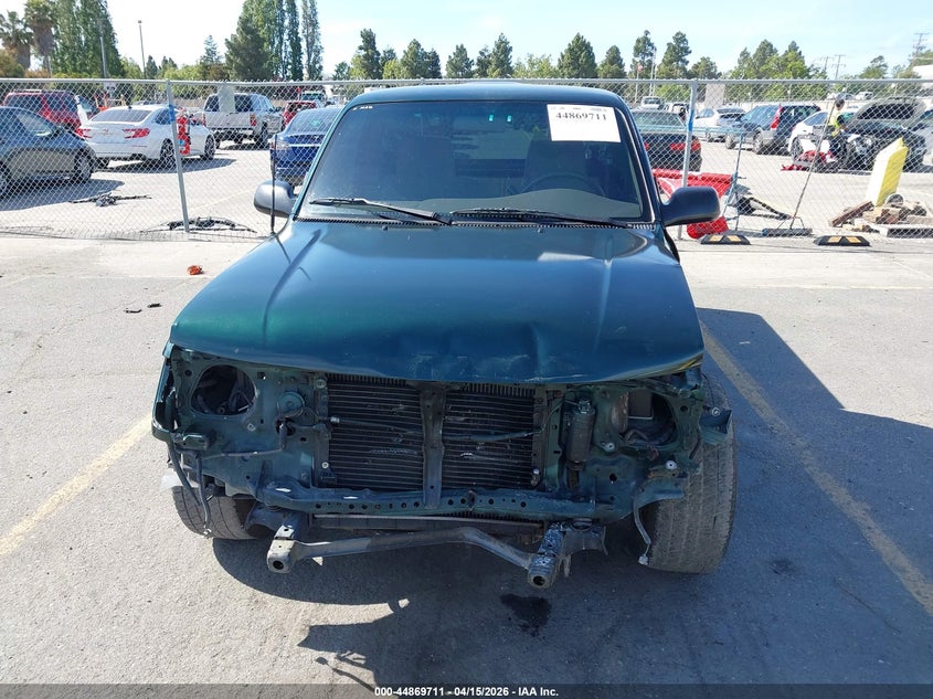 2000 Toyota Tacoma VIN: 5TENL42N4YZ717817 Lot: 44869711