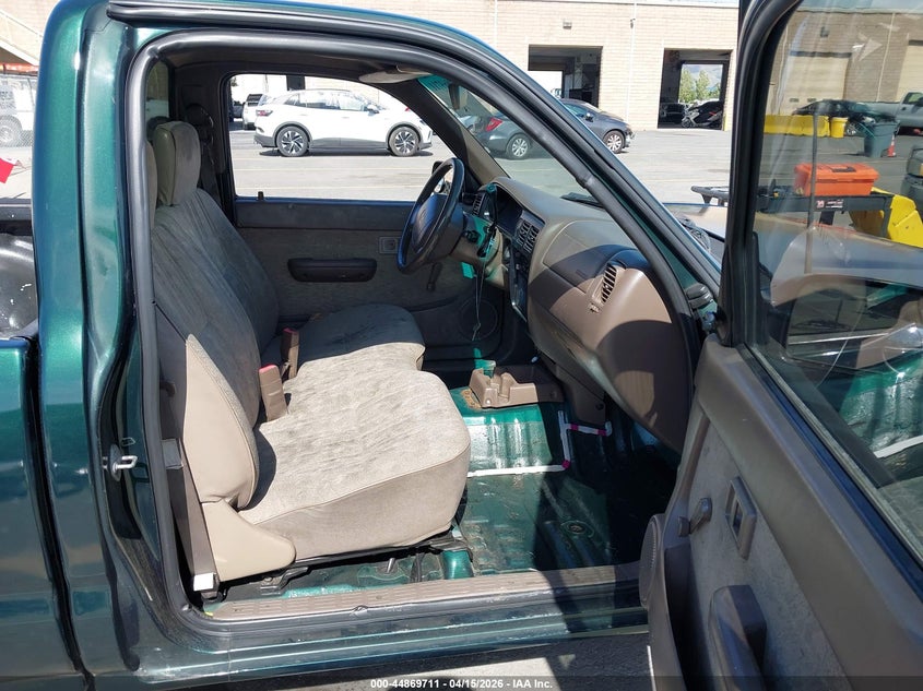 2000 Toyota Tacoma VIN: 5TENL42N4YZ717817 Lot: 44869711