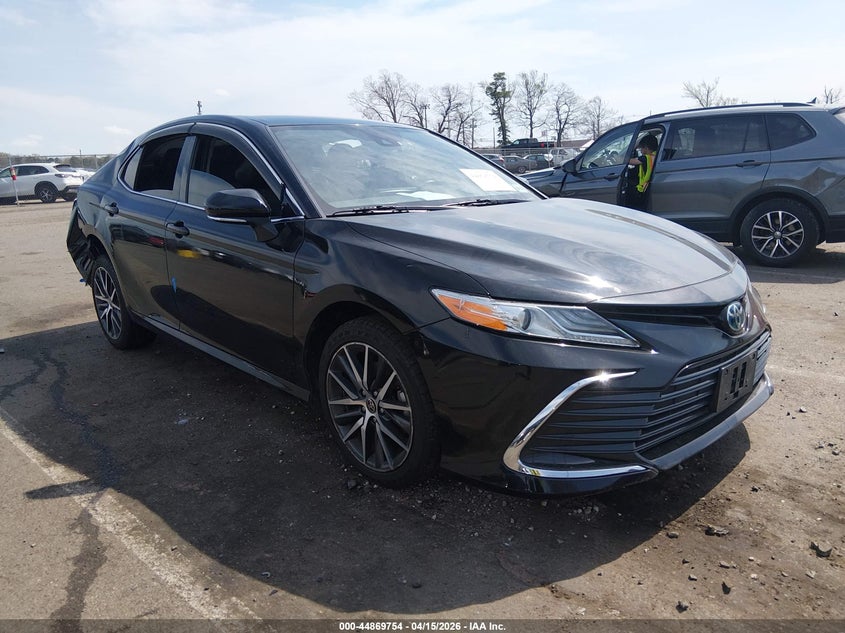 2022 TOYOTA CAMRY XLE HYBRID