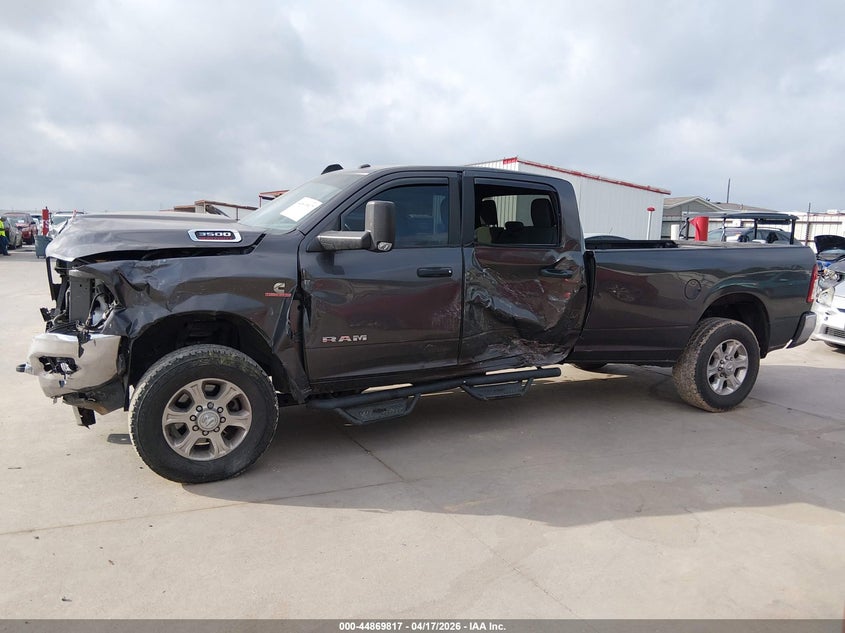 3C63R3HL1NG357376 2022 Ram 3500 Ram Lone Star 4X4 8' Box grey