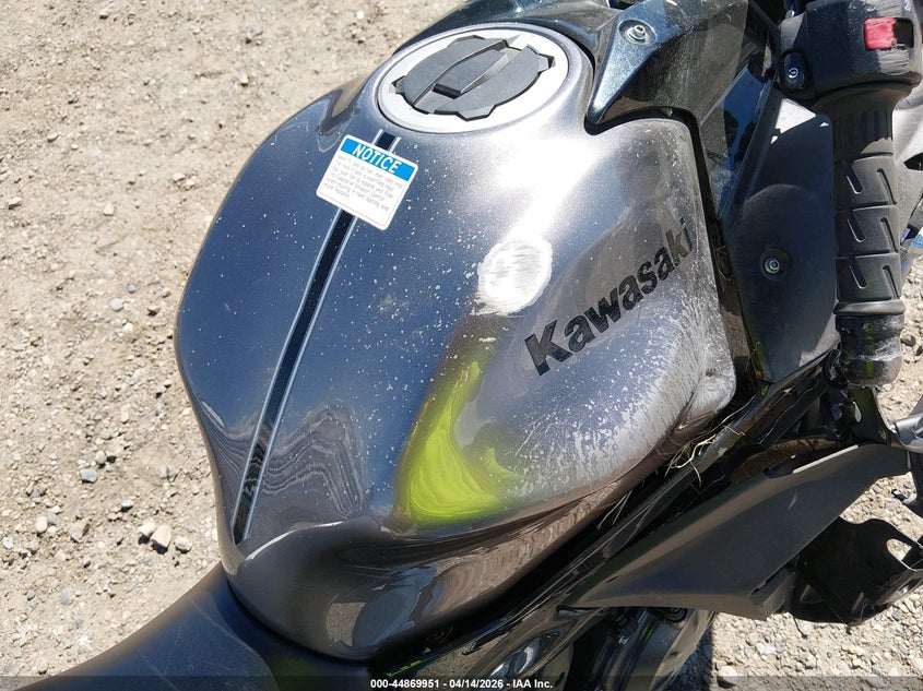 2021 Kawasaki Ninja Kawasaki Ex650 M silver Lot 111044869951 Vin ML5EXEM19MDA33382
