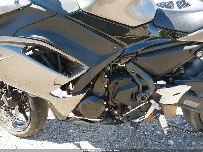 2021 Kawasaki Ninja Kawasaki Ex650 M silver Lot 111044869951 Vin ML5EXEM19MDA33382