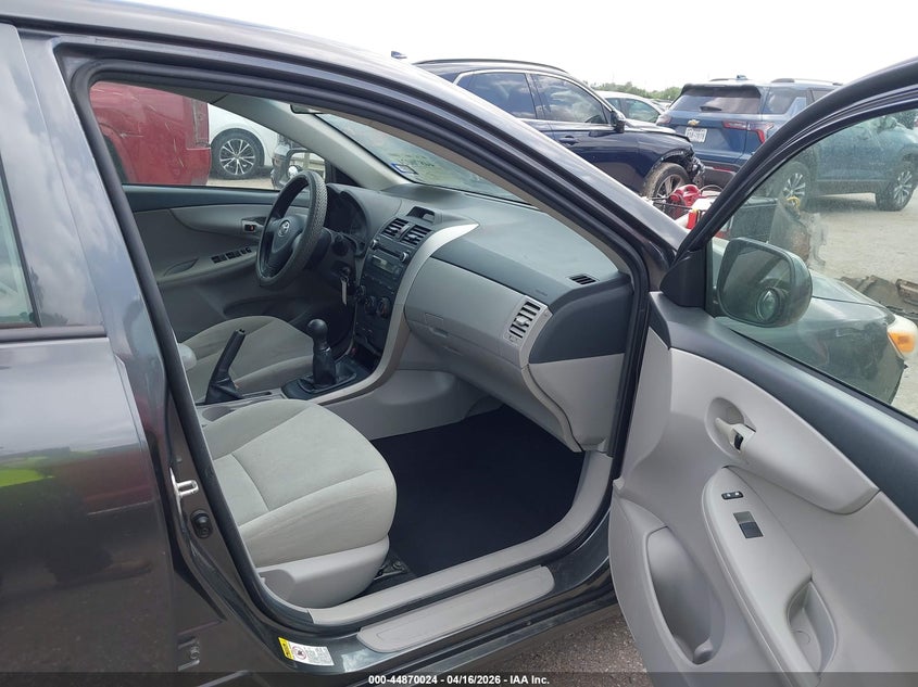 2013 Toyota Corolla 1.8 grey Lot 111044870024 Vin 2T1BU4EE7DC064122