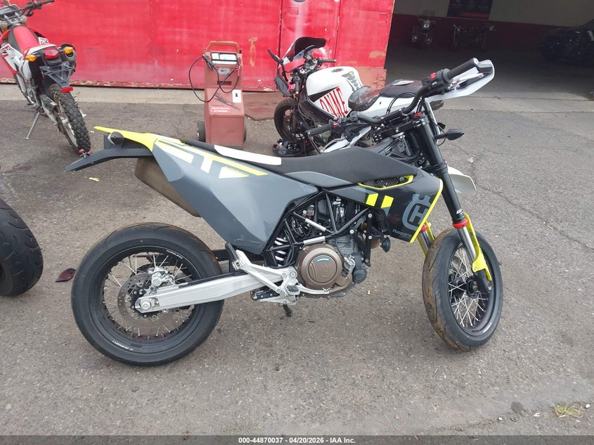 2024 Husqvarna Supermoto 701 VIN: VBKUSV406RM772834 Lot: 44870037