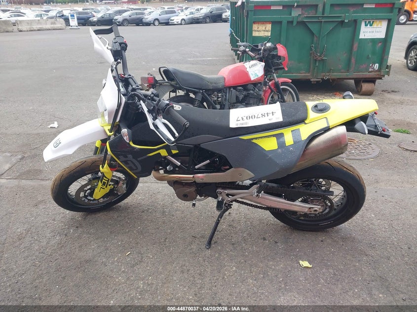 2024 Husqvarna Supermoto 701 VIN: VBKUSV406RM772834 Lot: 44870037
