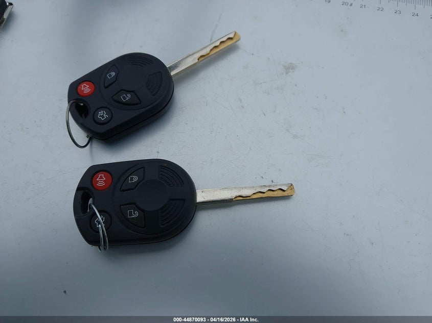 1FAHP3M21CL268589 2012 Ford Focus 2.0 Sel red