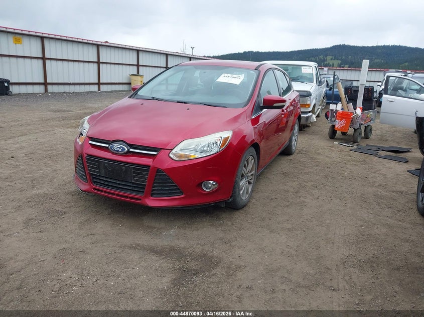 1FAHP3M21CL268589 2012 Ford Focus 2.0 Sel red