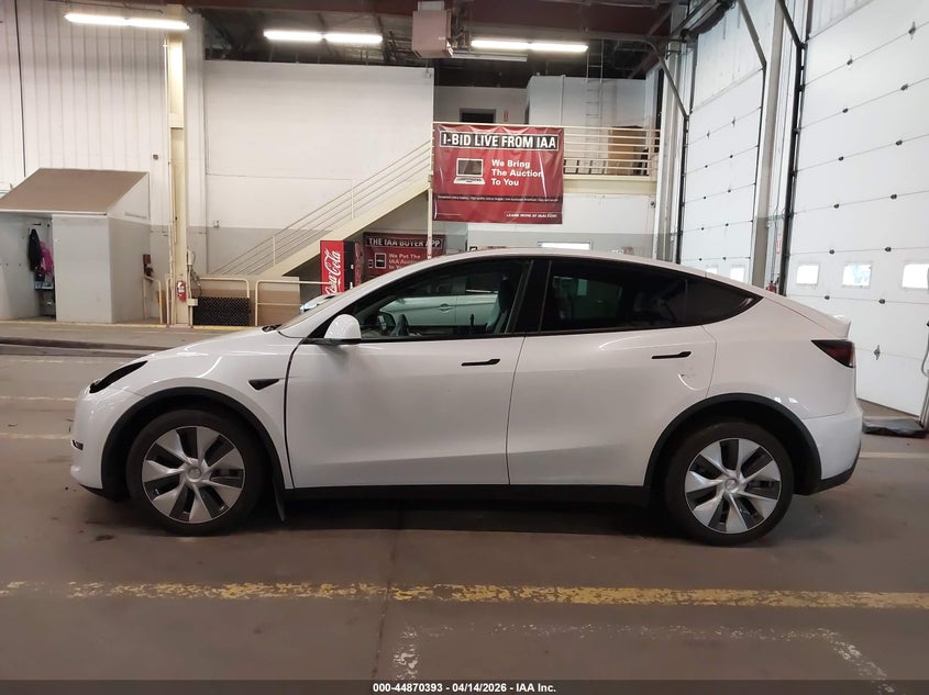 2023 Tesla Model y white Lot 111044870393 Vin 7SAYGDEE5PF788671