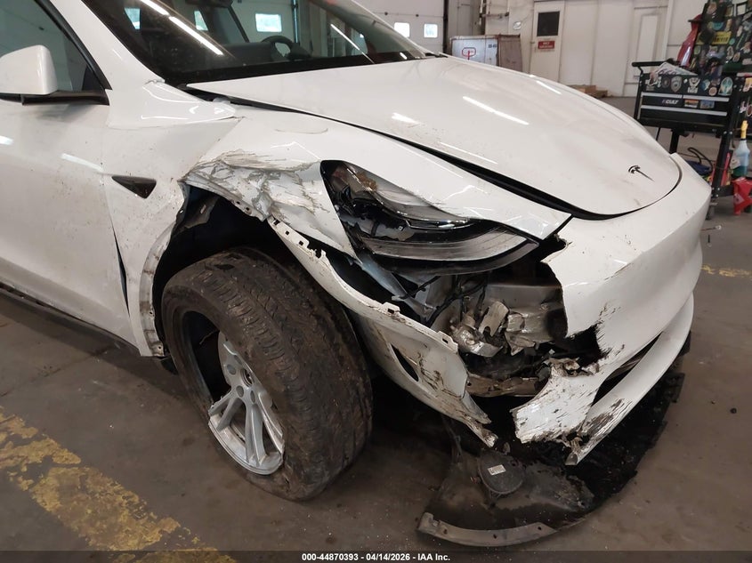 2023 Tesla Model y white Lot 111044870393 Vin 7SAYGDEE5PF788671