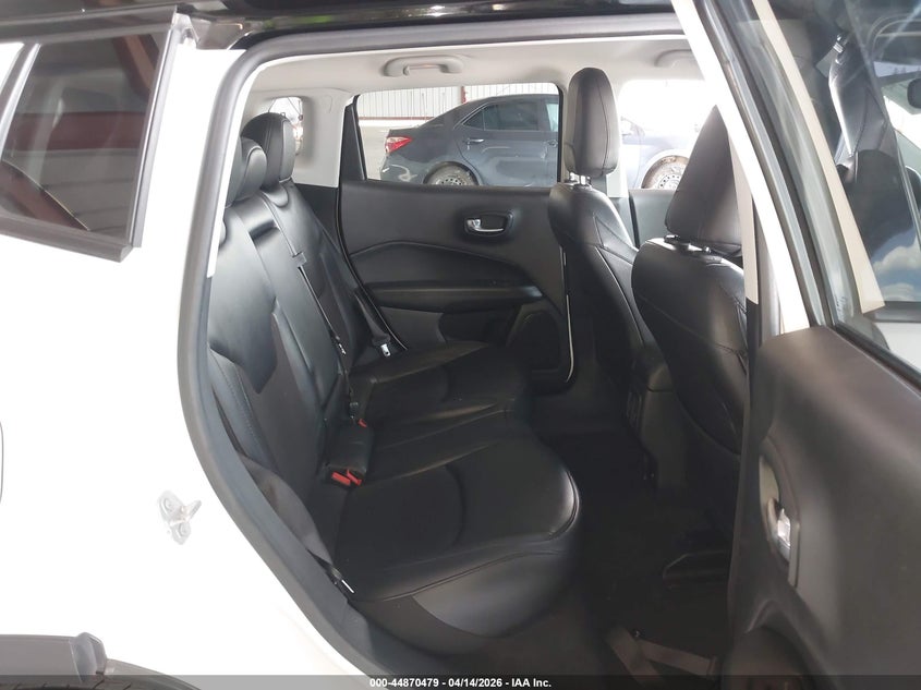 3C4NJCBB4LT257589 2020 Jeep Compass 2.4 Altitude Fwd white