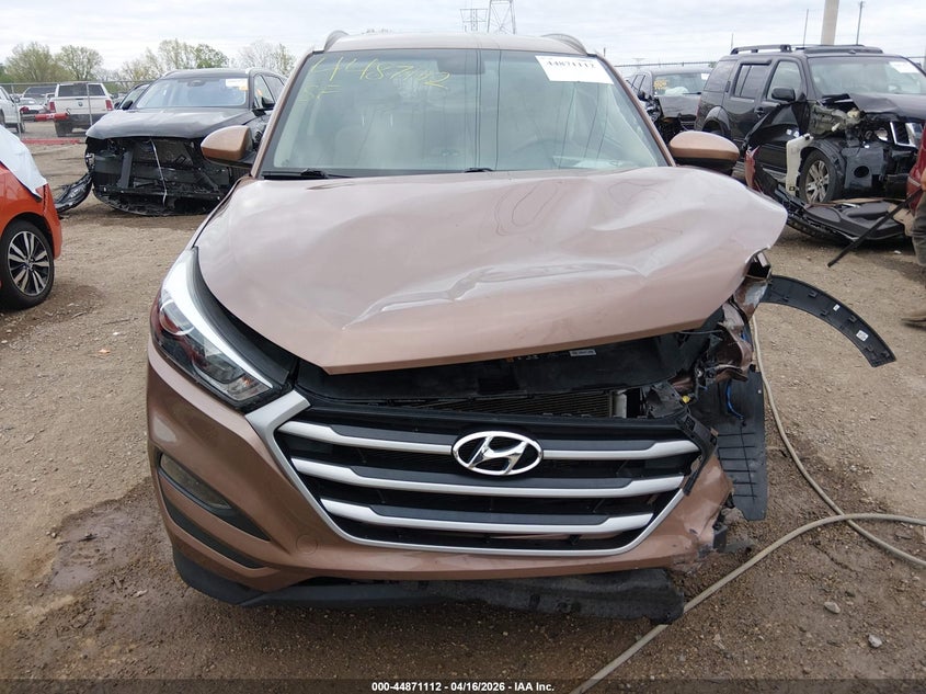 2017 Hyundai Tucson 2.0 Se brown Lot 111044871112 Vin KM8J3CA40HU302001