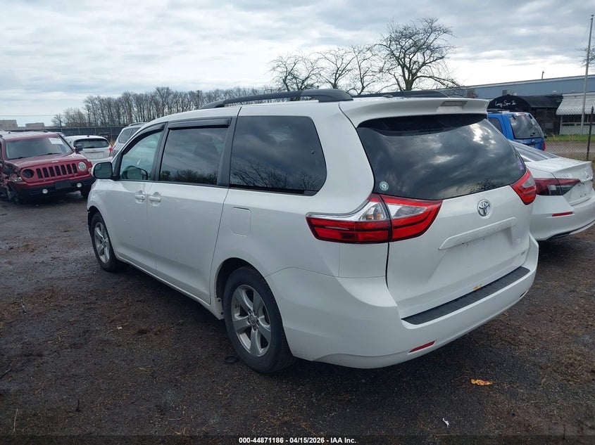 2017 Toyota Sienna Le 8 Passenger