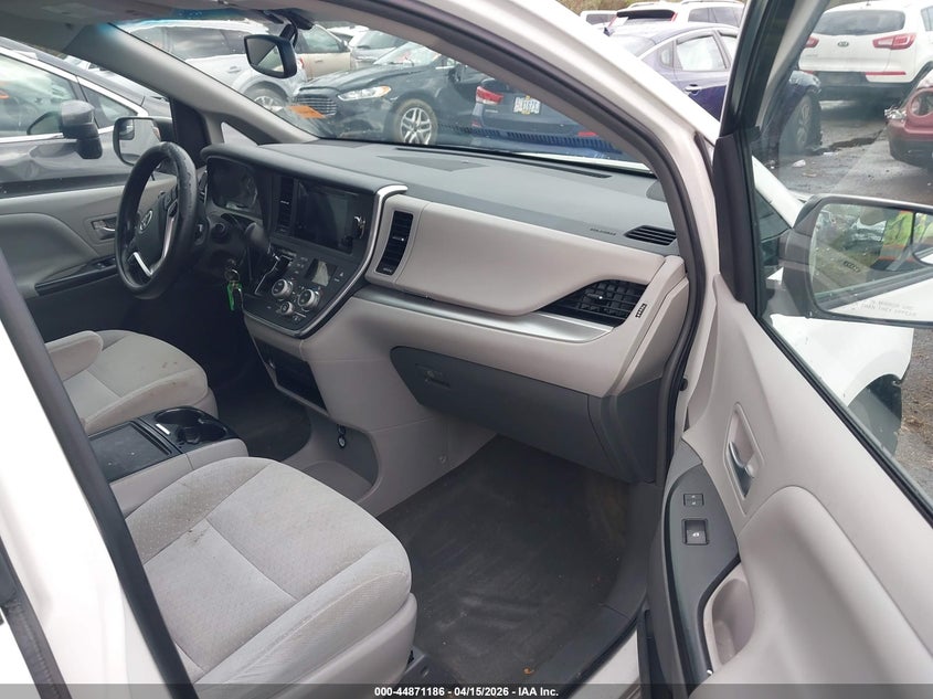 2017 Toyota Sienna Le 8 Passenger