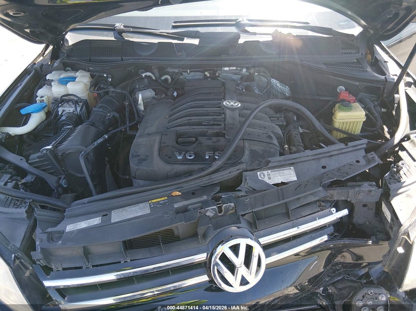 2014 Volkswagen Touareg 3.6L Sport VIN: WVGEF9BP2ED001133 Lot: 44871414