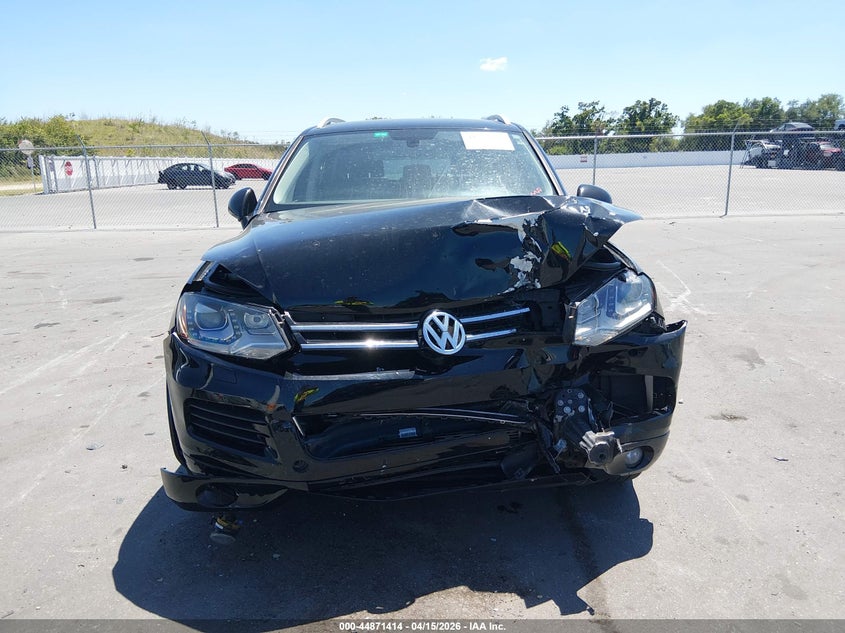 2014 Volkswagen Touareg 3.6L Sport VIN: WVGEF9BP2ED001133 Lot: 44871414