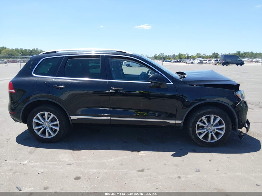 2014 Volkswagen Touareg 3.6L Sport VIN: WVGEF9BP2ED001133 Lot: 44871414