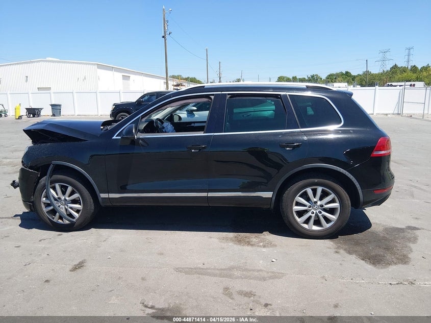 2014 Volkswagen Touareg 3.6L Sport VIN: WVGEF9BP2ED001133 Lot: 44871414