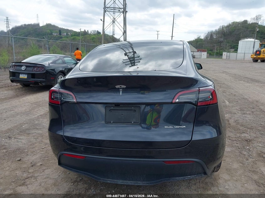 2025 Tesla Model Y Long Range Dual Motor All-Wheel Drive VIN: 7SAYGDEEXSF266031 Lot: 44871487