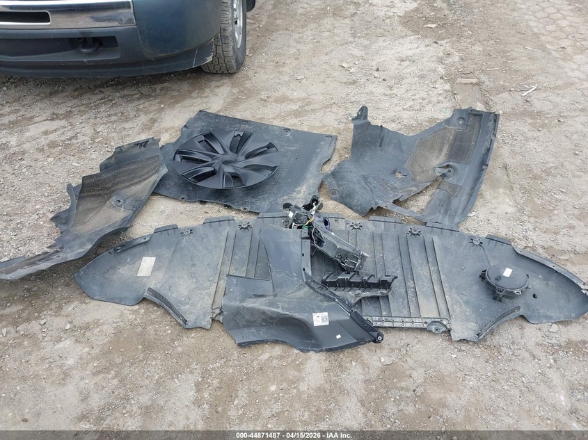 2025 Tesla Model Y Long Range Dual Motor All-Wheel Drive VIN: 7SAYGDEEXSF266031 Lot: 44871487