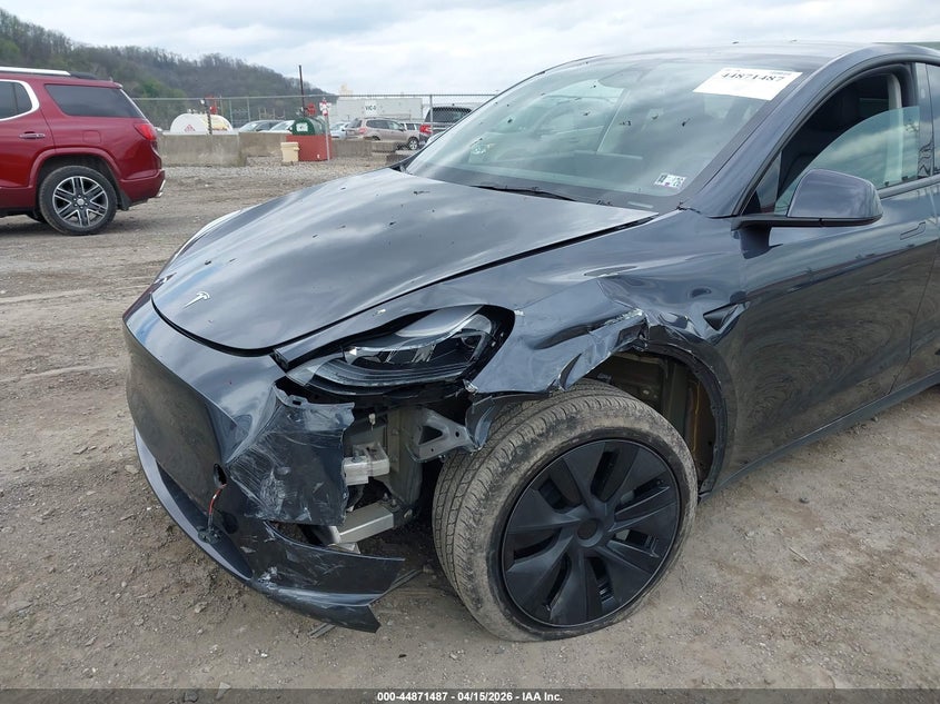 2025 Tesla Model Y Long Range Dual Motor All-Wheel Drive VIN: 7SAYGDEEXSF266031 Lot: 44871487