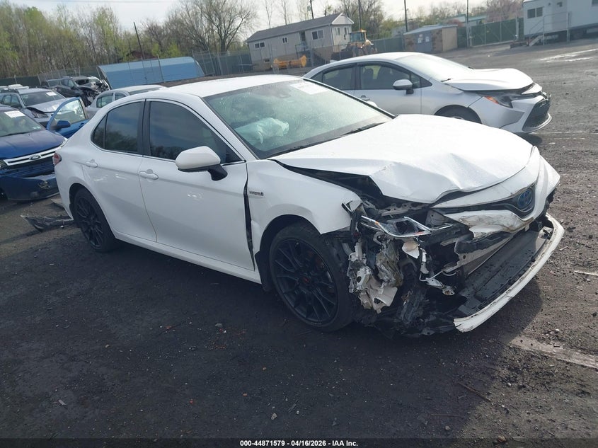 2019 Toyota Camry Hybrid Le