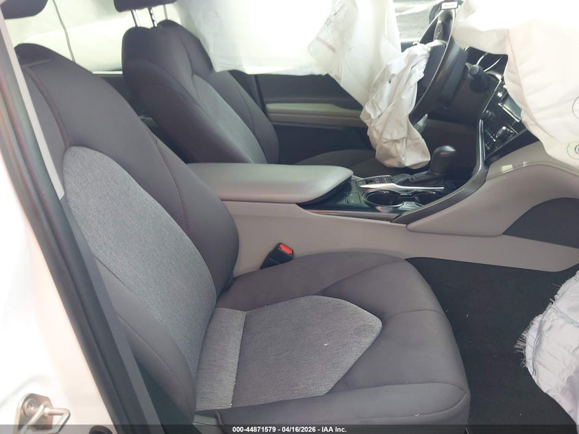 2019 Toyota Camry Hybrid Le